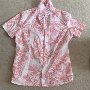 Red and White Leaf Patterned Button Down Size M